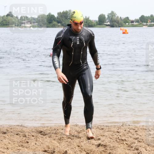 15.06.2025 - 27. Vierlanden-Triathlon Lena Gebhardt http://msf.ph/oto/8026138 15.06.2025 10:58:06 Schwimmen 640, 647, 762, 769 meine-sportfotos.de