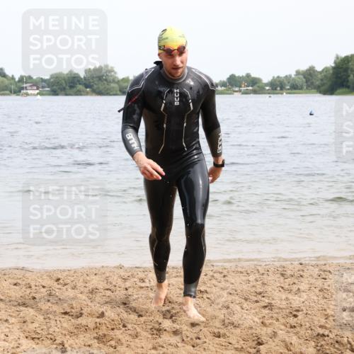 15.06.2025 - 27. Vierlanden-Triathlon Lena Gebhardt http://msf.ph/oto/8026146 15.06.2025 10:58:07 Schwimmen 640, 647, 762, 769 meine-sportfotos.de