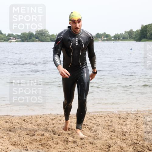 15.06.2025 - 27. Vierlanden-Triathlon Lena Gebhardt http://msf.ph/oto/8026151 15.06.2025 10:58:07 Schwimmen 640, 647, 762, 769 meine-sportfotos.de