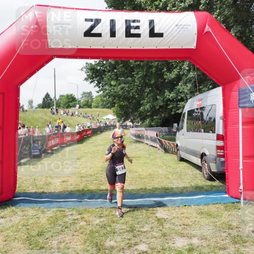 21.06.2025 - 27. Vierlanden-Triathlon MichiJ http://msf.ph/oto/8026152 15.06.2026 11:57:43 Ziel 478, 563 meine-sportfotos.de