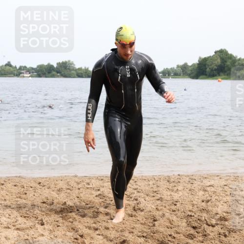 15.06.2025 - 27. Vierlanden-Triathlon Lena Gebhardt http://msf.ph/oto/8026162 15.06.2025 10:58:08 Schwimmen 640, 647, 762, 769 meine-sportfotos.de