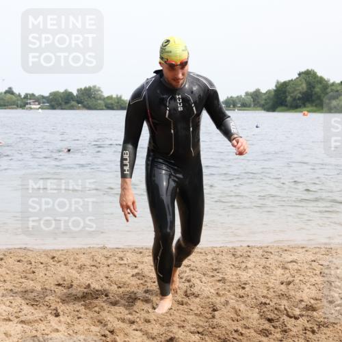 15.06.2025 - 27. Vierlanden-Triathlon Lena Gebhardt http://msf.ph/oto/8026172 15.06.2025 10:58:08 Schwimmen 640, 647, 762, 769 meine-sportfotos.de