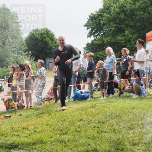 15.06.2025 - 27. Vierlanden-Triathlon KatJ http://msf.ph/oto/8026180 15.06.2025 10:59:39 Schwimmen 641, 668, 751 meine-sportfotos.de
