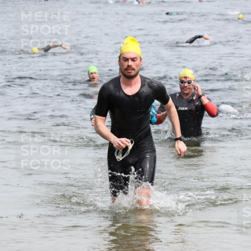 15.06.2025 - 27. Vierlanden-Triathlon Lena Gebhardt http://msf.ph/oto/8026182 15.06.2025 10:58:13 Schwimmen 640, 710, 762, 769 meine-sportfotos.de