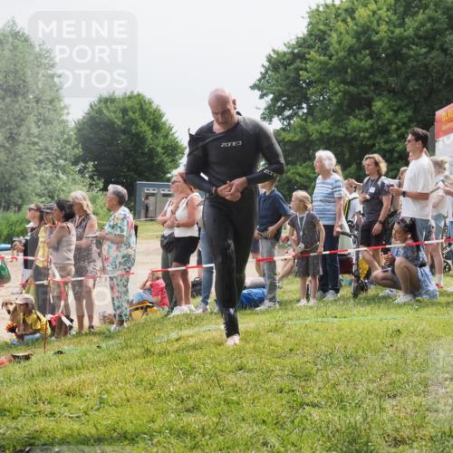 15.06.2025 - 27. Vierlanden-Triathlon KatJ http://msf.ph/oto/8026192 15.06.2025 10:59:40 Schwimmen 641, 668, 751 meine-sportfotos.de