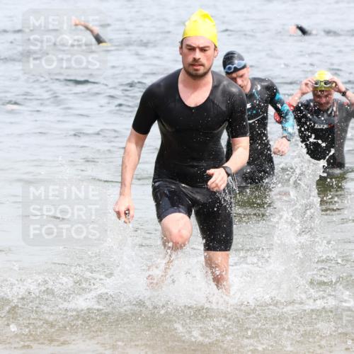 15.06.2025 - 27. Vierlanden-Triathlon Lena Gebhardt http://msf.ph/oto/8026195 15.06.2025 10:58:13 Schwimmen 640, 710, 762, 769 meine-sportfotos.de
