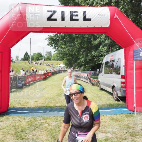 21.06.2025 - 27. Vierlanden-Triathlon MichiJ http://msf.ph/oto/8026203 15.06.2026 11:57:45 Ziel 478, 563 meine-sportfotos.de