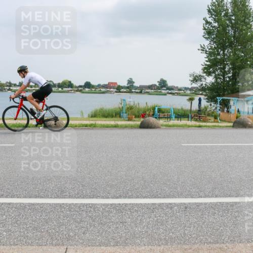 21.06.2025 - 27. Vierlanden-Triathlon H.Heesch http://msf.ph/oto/8026212 15.06.2025 12:11:01 Radfahren 880, 885, 932 meine-sportfotos.de