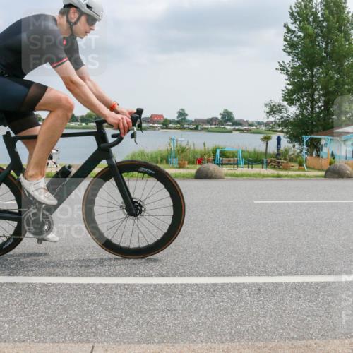 21.06.2025 - 27. Vierlanden-Triathlon H.Heesch http://msf.ph/oto/8026235 15.06.2025 12:11:17 Radfahren 760, 761 meine-sportfotos.de