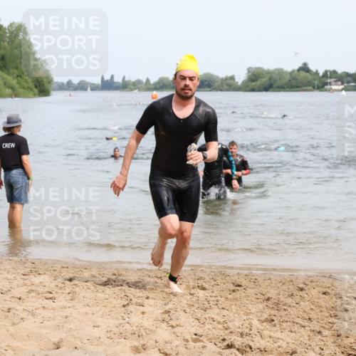 15.06.2025 - 27. Vierlanden-Triathlon Lena Gebhardt http://msf.ph/oto/8026248 15.06.2025 10:58:16 Schwimmen 710, 741, 762, 769 meine-sportfotos.de