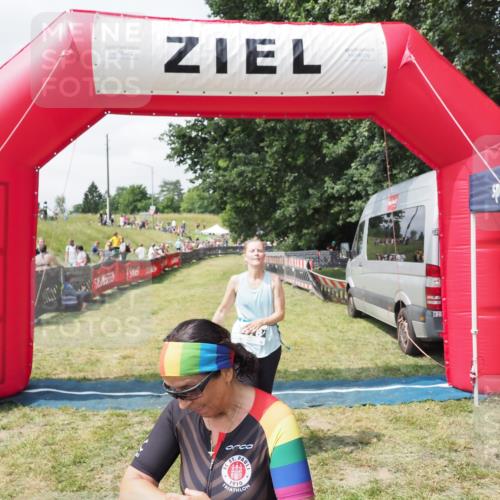 21.06.2025 - 27. Vierlanden-Triathlon MichiJ http://msf.ph/oto/8026250 15.06.2026 11:57:46 Ziel 478, 563 meine-sportfotos.de
