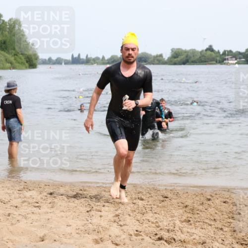 15.06.2025 - 27. Vierlanden-Triathlon Lena Gebhardt http://msf.ph/oto/8026259 15.06.2025 10:58:16 Schwimmen 710, 741, 762, 769 meine-sportfotos.de