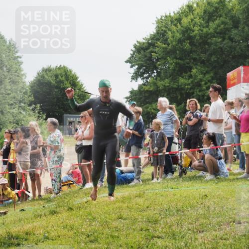 15.06.2025 - 27. Vierlanden-Triathlon KatJ http://msf.ph/oto/8026264 15.06.2025 10:59:44 Schwimmen 641, 668, 727 meine-sportfotos.de