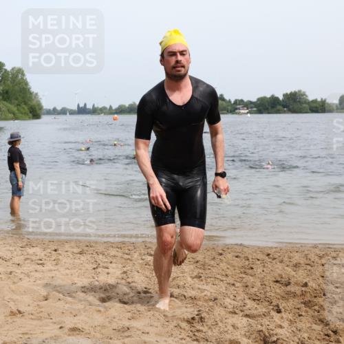 15.06.2025 - 27. Vierlanden-Triathlon Lena Gebhardt http://msf.ph/oto/8026281 15.06.2025 10:58:17 Schwimmen 643, 710, 741, 762, 769 meine-sportfotos.de