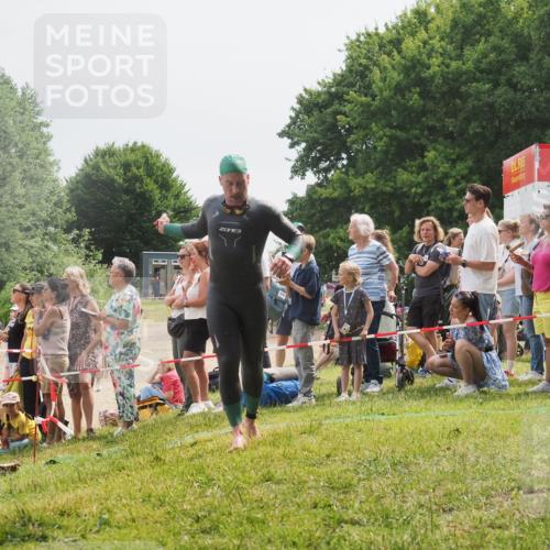 15.06.2025 - 27. Vierlanden-Triathlon KatJ http://msf.ph/oto/8026284 15.06.2025 10:59:44 Schwimmen 641, 668, 727 meine-sportfotos.de