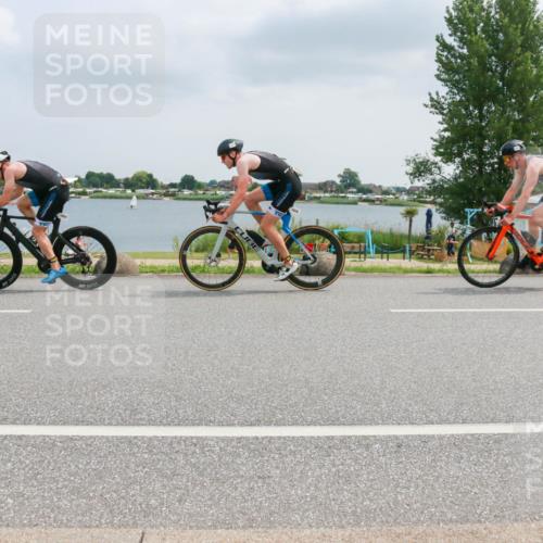 21.06.2025 - 27. Vierlanden-Triathlon H.Heesch http://msf.ph/oto/8026287 15.06.2025 12:11:31 Radfahren 705, 806, 1024, 1025, 1026, 1027 meine-sportfotos.de