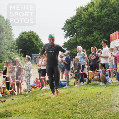 15.06.2025 - 27. Vierlanden-Triathlon KatJ http://msf.ph/oto/8026297 15.06.2025 10:59:44 Schwimmen 641, 668, 727 meine-sportfotos.de