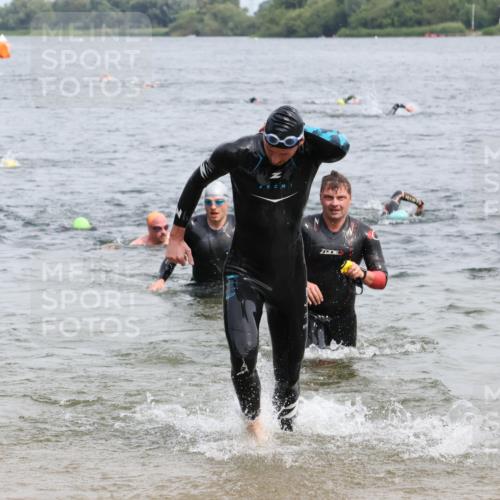15.06.2025 - 27. Vierlanden-Triathlon Lena Gebhardt http://msf.ph/oto/8026300 15.06.2025 10:58:18 Schwimmen 643, 710, 741, 762, 769 meine-sportfotos.de
