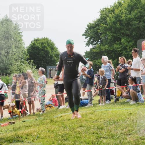 15.06.2025 - 27. Vierlanden-Triathlon KatJ http://msf.ph/oto/8026307 15.06.2025 10:59:44 Schwimmen 641, 668, 727 meine-sportfotos.de