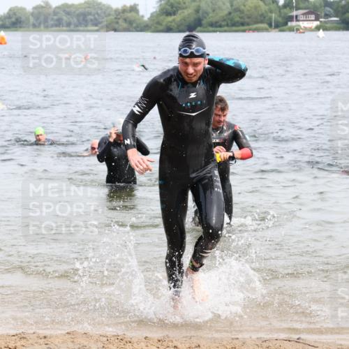 15.06.2025 - 27. Vierlanden-Triathlon Lena Gebhardt http://msf.ph/oto/8026309 15.06.2025 10:58:19 Schwimmen 643, 710, 741, 762, 769 meine-sportfotos.de