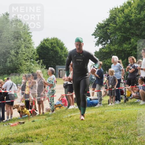 15.06.2025 - 27. Vierlanden-Triathlon KatJ http://msf.ph/oto/8026316 15.06.2025 10:59:45 Schwimmen 641, 668, 727 meine-sportfotos.de