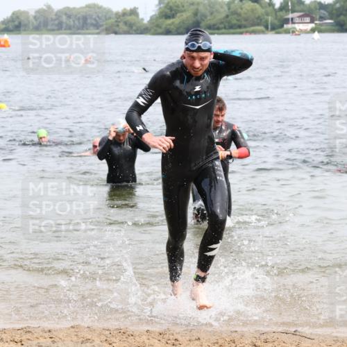 15.06.2025 - 27. Vierlanden-Triathlon Lena Gebhardt http://msf.ph/oto/8026317 15.06.2025 10:58:19 Schwimmen 643, 710, 741, 762, 769 meine-sportfotos.de