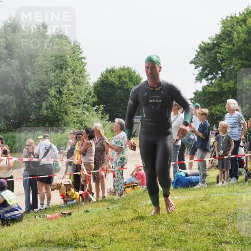 15.06.2025 - 27. Vierlanden-Triathlon KatJ http://msf.ph/oto/8026324 15.06.2025 10:59:45 Schwimmen 641, 668, 727 meine-sportfotos.de