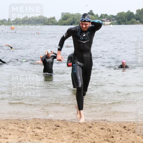 15.06.2025 - 27. Vierlanden-Triathlon Lena Gebhardt http://msf.ph/oto/8026329 15.06.2025 10:58:19 Schwimmen 643, 710, 741, 762, 769 meine-sportfotos.de