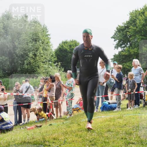 15.06.2025 - 27. Vierlanden-Triathlon KatJ http://msf.ph/oto/8026334 15.06.2025 10:59:45 Schwimmen 641, 668, 727 meine-sportfotos.de