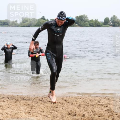 15.06.2025 - 27. Vierlanden-Triathlon Lena Gebhardt http://msf.ph/oto/8026336 15.06.2025 10:58:20 Schwimmen 643, 710, 741, 769 meine-sportfotos.de