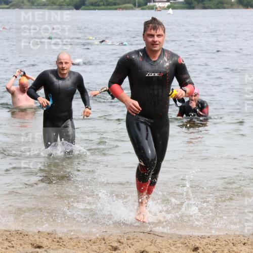 15.06.2025 - 27. Vierlanden-Triathlon Lena Gebhardt http://msf.ph/oto/8026359 15.06.2025 10:58:23 Schwimmen 643, 710, 732, 741, 769 meine-sportfotos.de