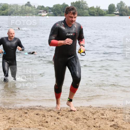 15.06.2025 - 27. Vierlanden-Triathlon Lena Gebhardt http://msf.ph/oto/8026367 15.06.2025 10:58:24 Schwimmen 643, 710, 732, 741, 769 meine-sportfotos.de