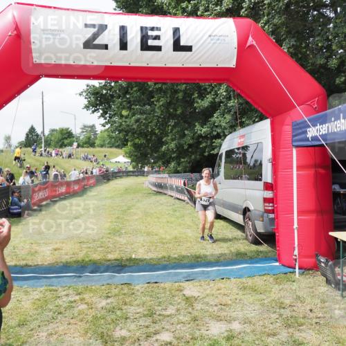 21.06.2025 - 27. Vierlanden-Triathlon MichiJ http://msf.ph/oto/8026369 15.06.2026 11:59:07 Ziel 574 meine-sportfotos.de