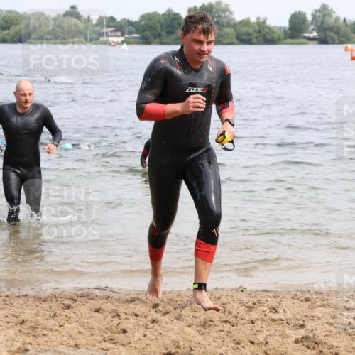15.06.2025 - 27. Vierlanden-Triathlon Lena Gebhardt http://msf.ph/oto/8026373 15.06.2025 10:58:24 Schwimmen 643, 710, 732, 741, 769 meine-sportfotos.de