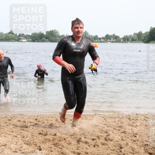 15.06.2025 - 27. Vierlanden-Triathlon Lena Gebhardt http://msf.ph/oto/8026380 15.06.2025 10:58:25 Schwimmen 643, 710, 732, 741, 769 meine-sportfotos.de