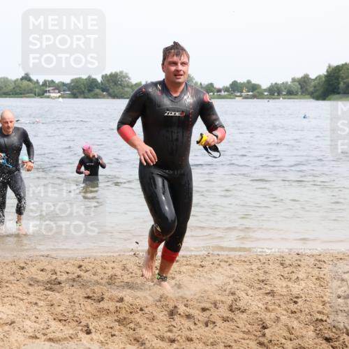 15.06.2025 - 27. Vierlanden-Triathlon Lena Gebhardt http://msf.ph/oto/8026387 15.06.2025 10:58:25 Schwimmen 643, 710, 732, 741, 769 meine-sportfotos.de