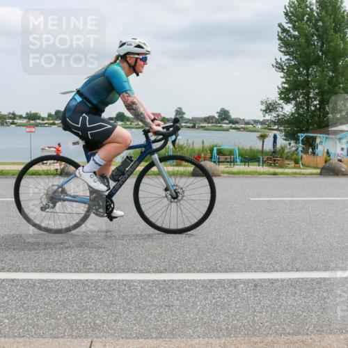 21.06.2025 - 27. Vierlanden-Triathlon H.Heesch http://msf.ph/oto/8026400 15.06.2025 12:12:35 Radfahren 905, 976 meine-sportfotos.de