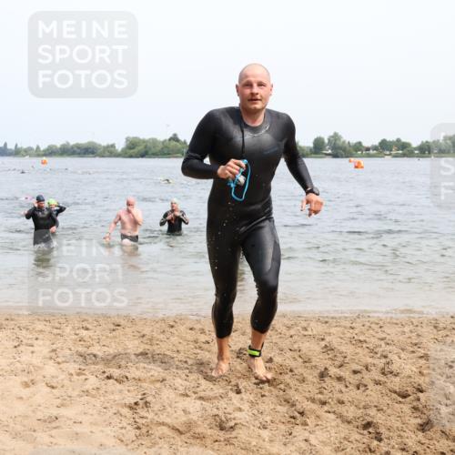 15.06.2025 - 27. Vierlanden-Triathlon Lena Gebhardt http://msf.ph/oto/8026424 15.06.2025 10:58:28 Schwimmen 636, 643, 710, 732, 741, 747 meine-sportfotos.de