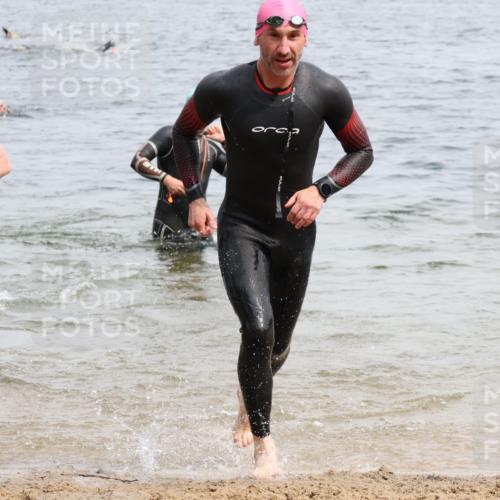 15.06.2025 - 27. Vierlanden-Triathlon Lena Gebhardt http://msf.ph/oto/8026441 15.06.2025 10:58:31 Schwimmen 636, 643, 667, 684, 710, 732, 741, 747 meine-sportfotos.de