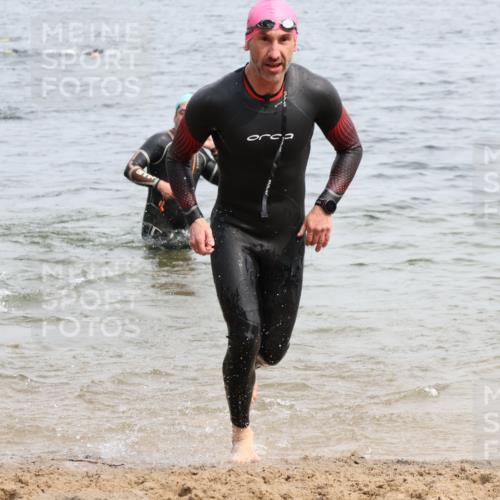15.06.2025 - 27. Vierlanden-Triathlon Lena Gebhardt http://msf.ph/oto/8026446 15.06.2025 10:58:31 Schwimmen 636, 643, 667, 684, 710, 732, 741, 747 meine-sportfotos.de