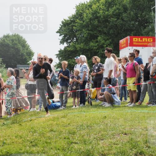 15.06.2025 - 27. Vierlanden-Triathlon KatJ http://msf.ph/oto/8026450 15.06.2025 11:00:08 Schwimmen 708 meine-sportfotos.de