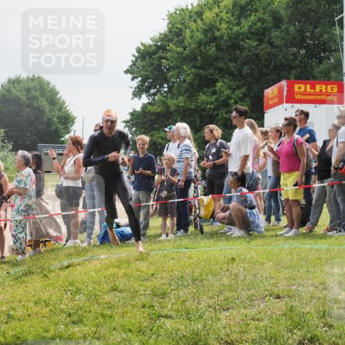 15.06.2025 - 27. Vierlanden-Triathlon KatJ http://msf.ph/oto/8026459 15.06.2025 11:00:08 Schwimmen 708 meine-sportfotos.de