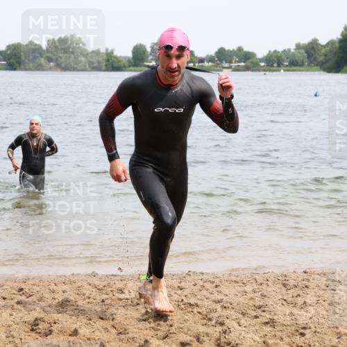 15.06.2025 - 27. Vierlanden-Triathlon Lena Gebhardt http://msf.ph/oto/8026464 15.06.2025 10:58:32 Schwimmen 636, 643, 667, 684, 732, 741, 747 meine-sportfotos.de