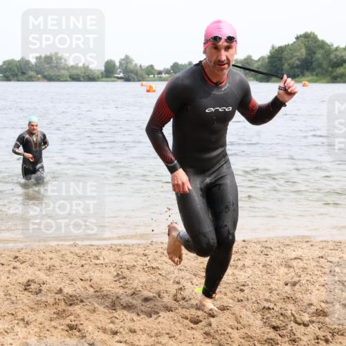 15.06.2025 - 27. Vierlanden-Triathlon Lena Gebhardt http://msf.ph/oto/8026475 15.06.2025 10:58:32 Schwimmen 636, 643, 667, 684, 732, 741, 747 meine-sportfotos.de