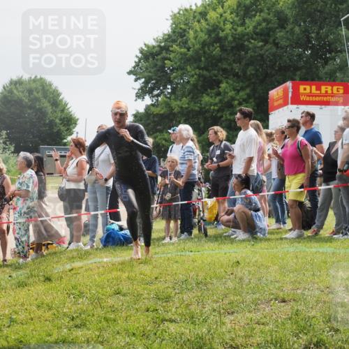 15.06.2025 - 27. Vierlanden-Triathlon KatJ http://msf.ph/oto/8026477 15.06.2025 11:00:08 Schwimmen 708 meine-sportfotos.de