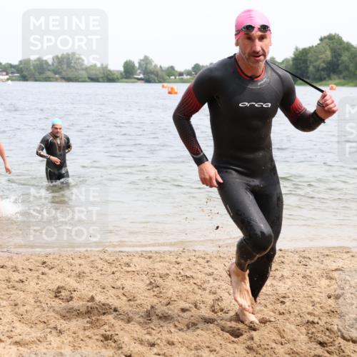 15.06.2025 - 27. Vierlanden-Triathlon Lena Gebhardt http://msf.ph/oto/8026480 15.06.2025 10:58:32 Schwimmen 636, 643, 667, 684, 732, 741, 747 meine-sportfotos.de