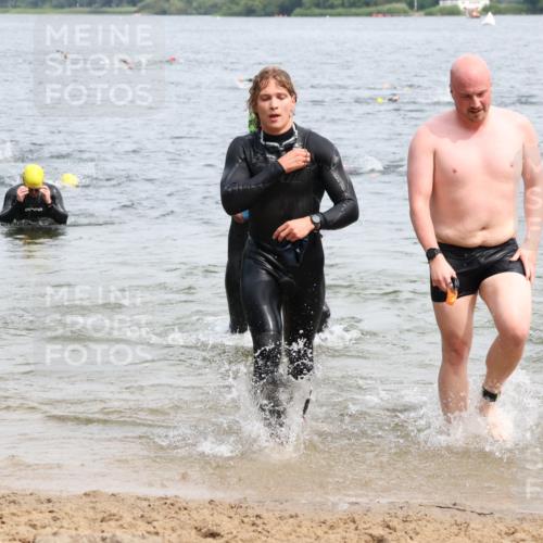 15.06.2025 - 27. Vierlanden-Triathlon Lena Gebhardt http://msf.ph/oto/8026484 15.06.2025 10:58:33 Schwimmen 636, 643, 667, 684, 732, 741, 747 meine-sportfotos.de