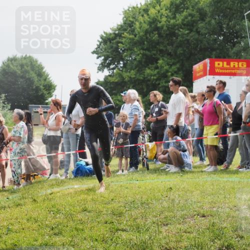 15.06.2025 - 27. Vierlanden-Triathlon KatJ http://msf.ph/oto/8026488 15.06.2025 11:00:08 Schwimmen 708 meine-sportfotos.de