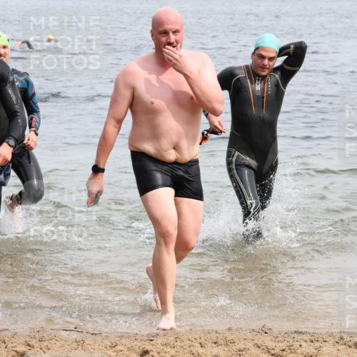 15.06.2025 - 27. Vierlanden-Triathlon Lena Gebhardt http://msf.ph/oto/8026490 15.06.2025 10:58:34 Schwimmen 636, 643, 667, 684, 732, 741, 747 meine-sportfotos.de