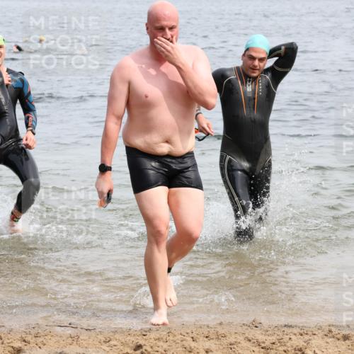 15.06.2025 - 27. Vierlanden-Triathlon Lena Gebhardt http://msf.ph/oto/8026493 15.06.2025 10:58:34 Schwimmen 636, 643, 667, 684, 732, 741, 747 meine-sportfotos.de